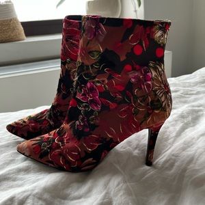 Steve Madden velvet print booties. Size 6.5